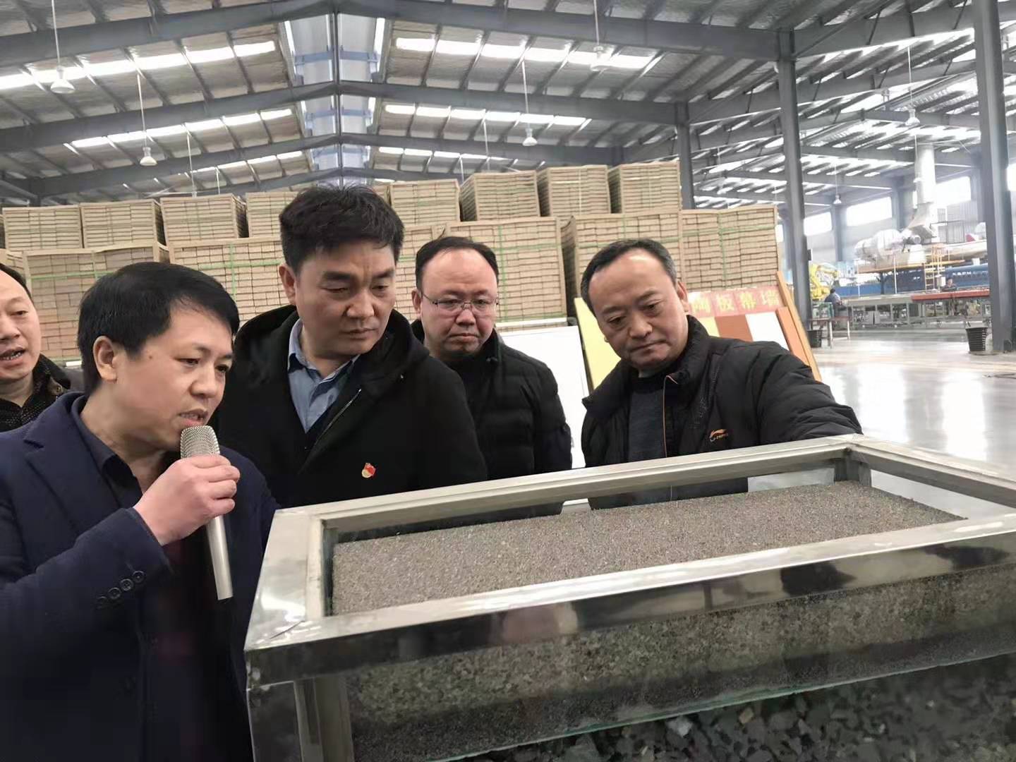修武縣委常委，縣政府常務(wù)副縣長千懷貴眾光公司考察調(diào)研